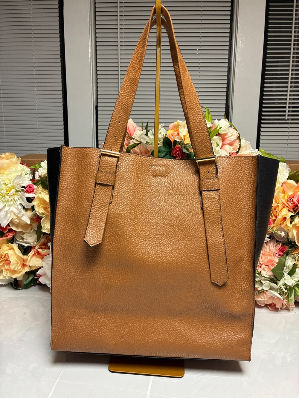 REED Modern American Luxury Pebbled Colorblock Tote Bag Cognac Black Gold Tone
